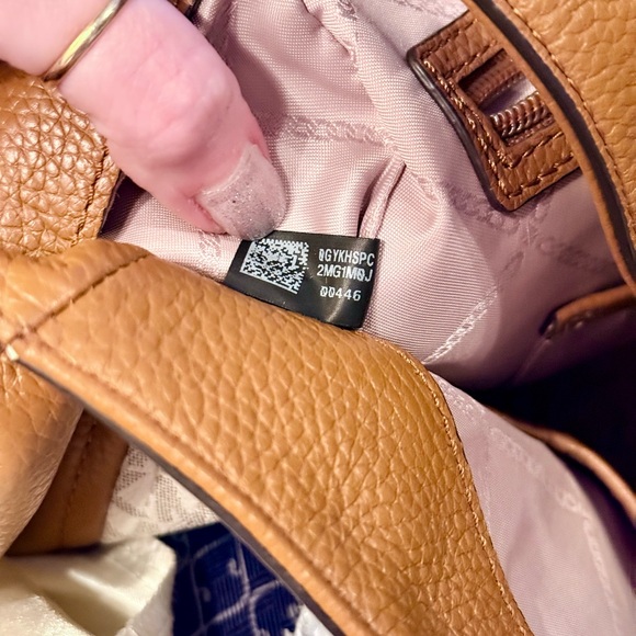 Michael Kors Tan and Cream Hobo Bag - Picture 14 of 16